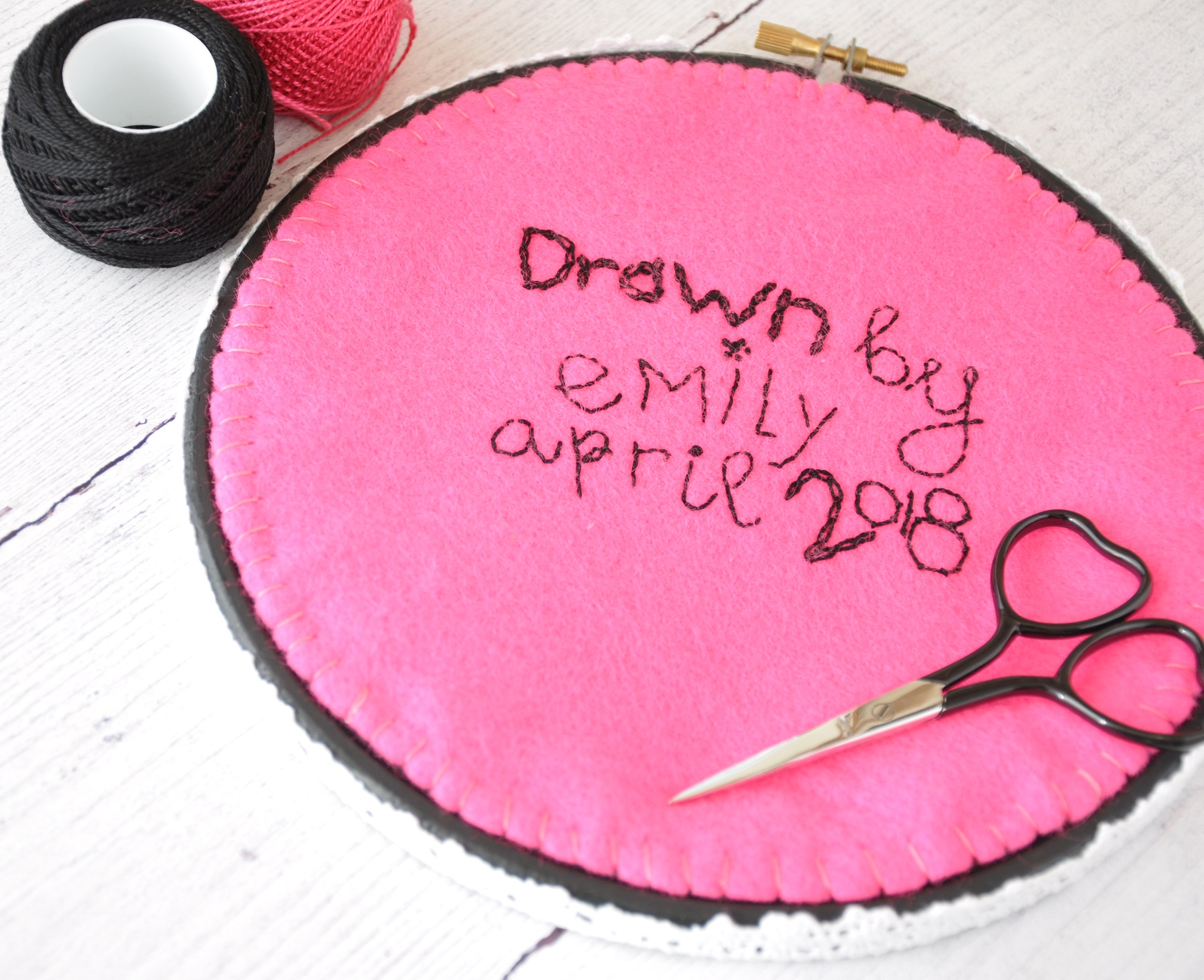How to finish your embroidery hoop: gathering method